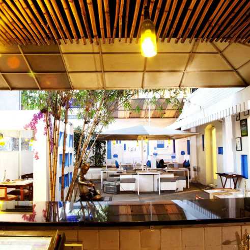  100ft. Boutique Bar et Restaurant