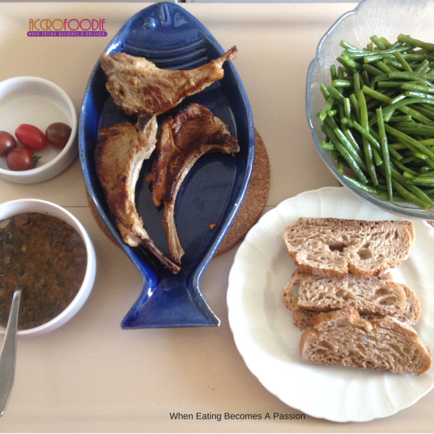 Côte de porc - haricot vert à la sauce persillade